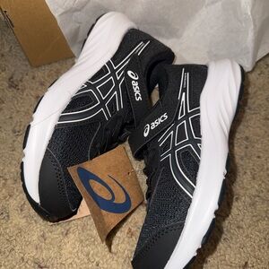 ASICS Kids Running Shoes – Black/White – Size 12